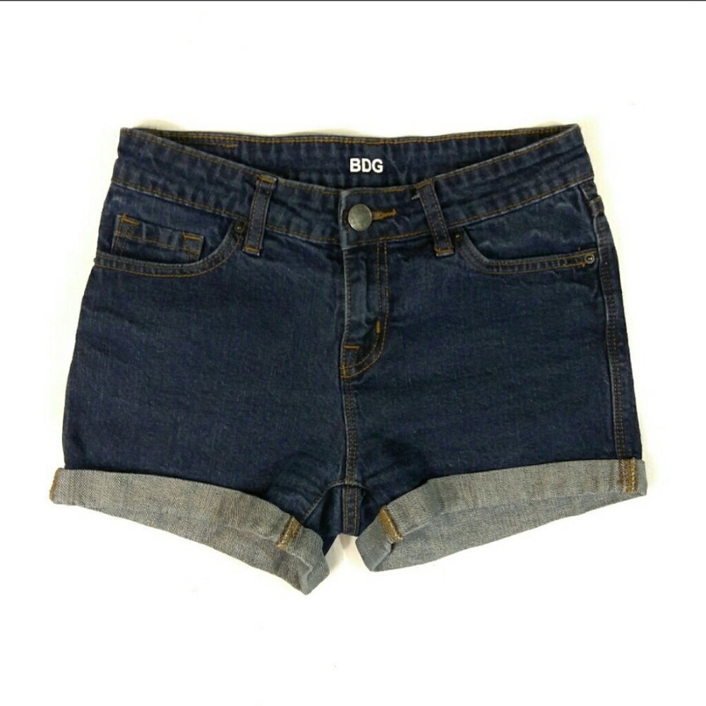 UO BDG Alexa Mid-Rise Five-Pocket Shortie
